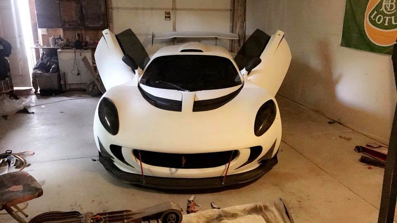 Illustration for article titled Praise All That Is Unholy: Here's A BMW V10 Swapped Into A Lotus Elise